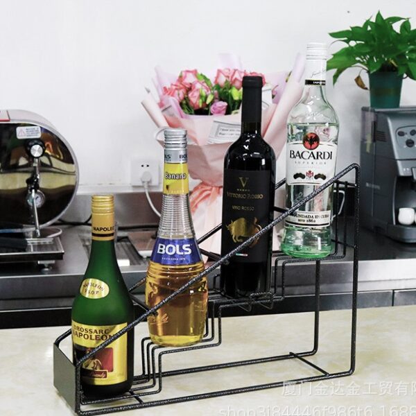 Kovový stojan na fľaše